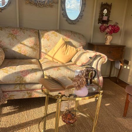 The Pink Cottage Upstairs Suite & Garden Summer Room Whitehead Zewnętrze zdjęcie