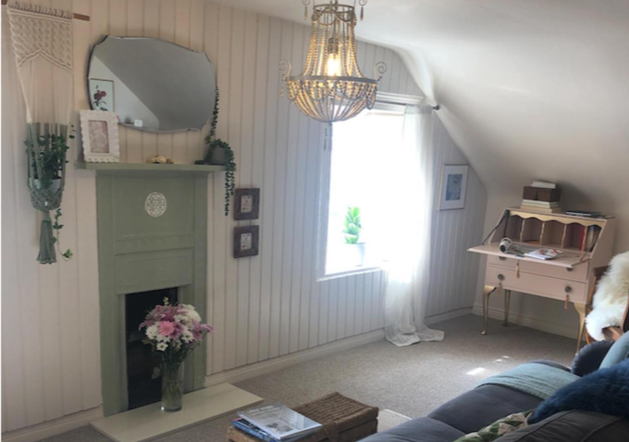 The Pink Cottage Upstairs Suite & Garden Summer Room Whitehead Zewnętrze zdjęcie