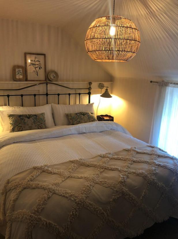 The Pink Cottage Upstairs Suite & Garden Summer Room Whitehead Zewnętrze zdjęcie