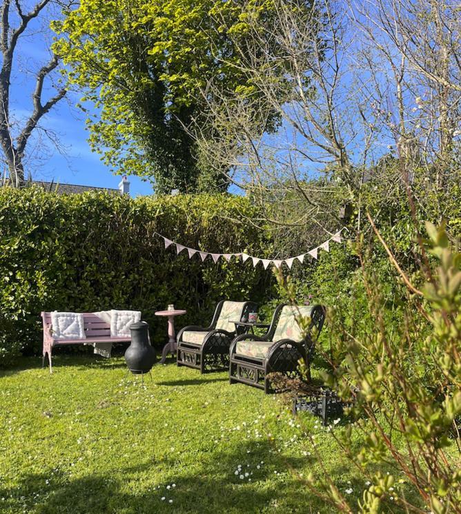 The Pink Cottage Upstairs Suite & Garden Summer Room Whitehead Zewnętrze zdjęcie