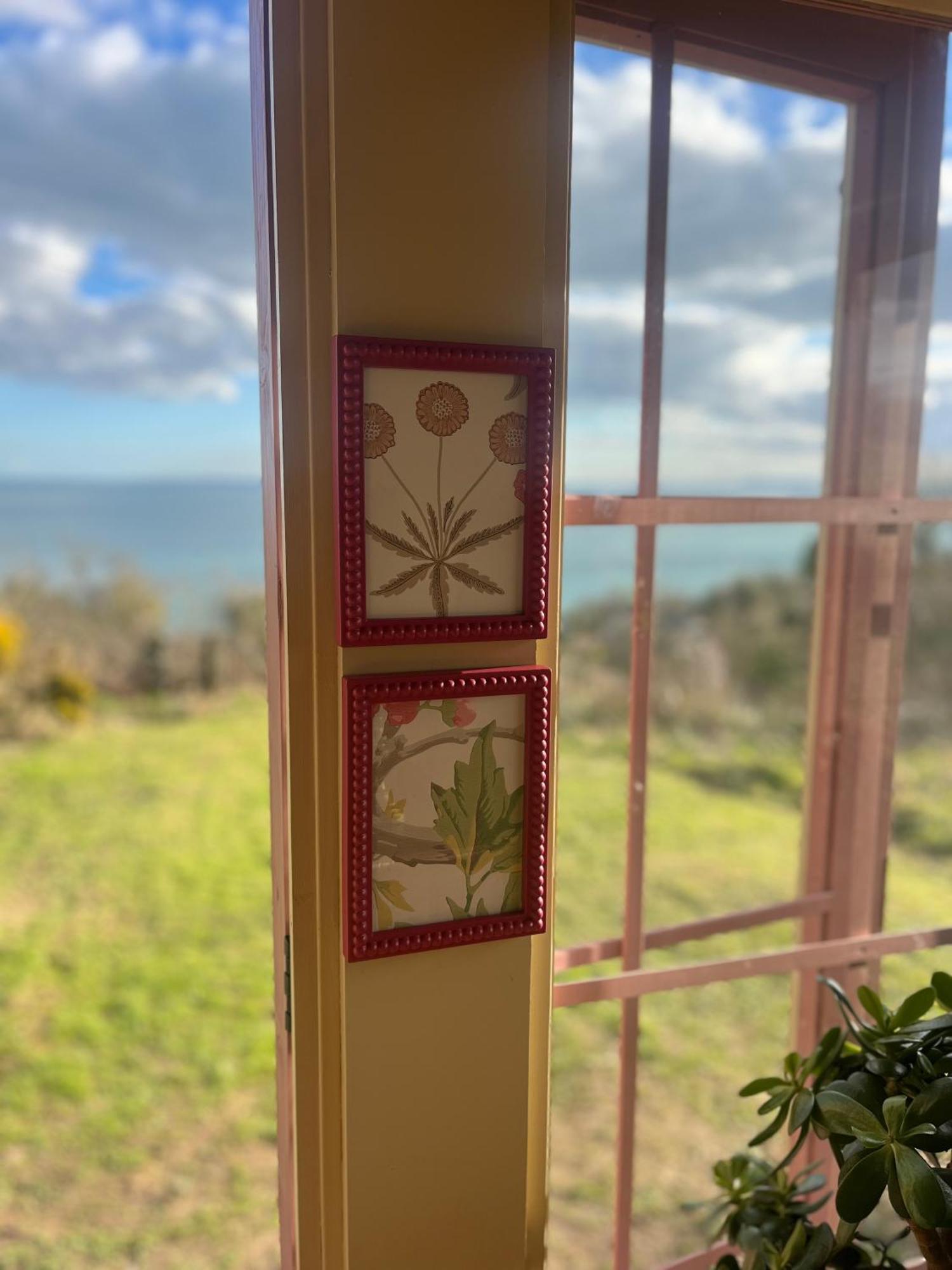 The Pink Cottage Upstairs Suite & Garden Summer Room Whitehead Zewnętrze zdjęcie