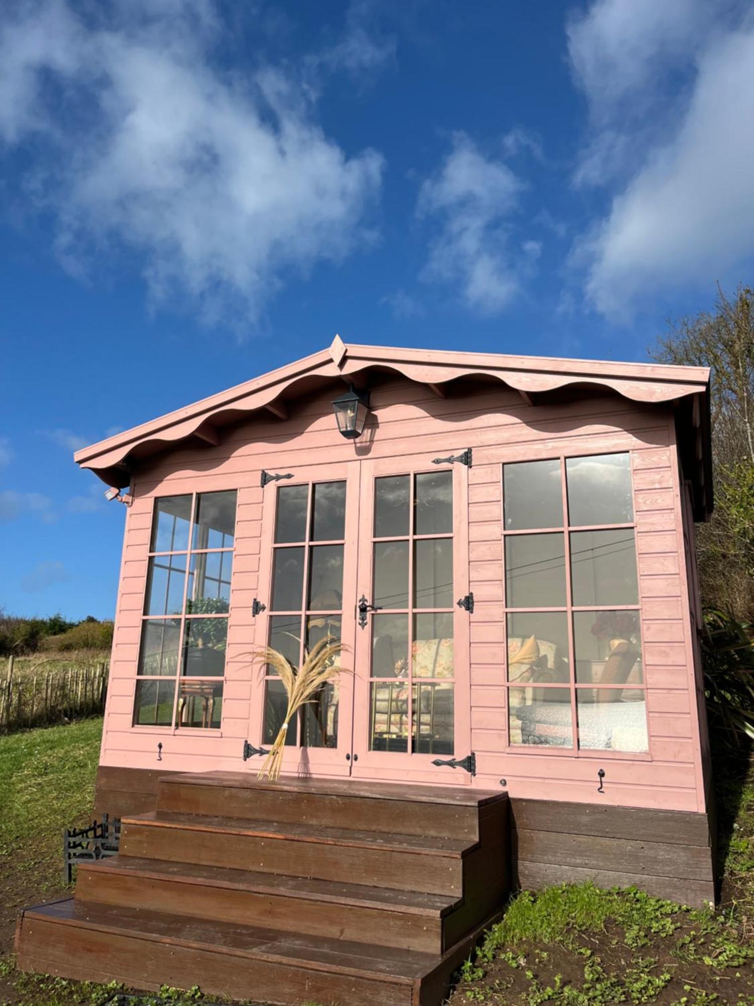 The Pink Cottage Upstairs Suite & Garden Summer Room Whitehead Zewnętrze zdjęcie