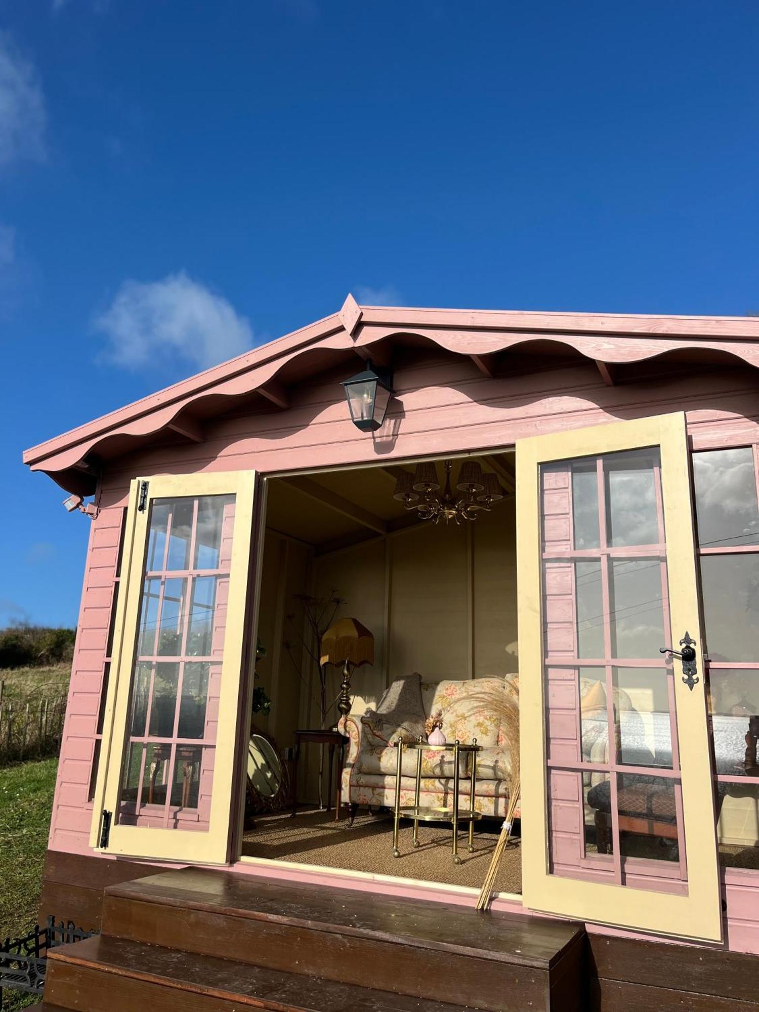 The Pink Cottage Upstairs Suite & Garden Summer Room Whitehead Zewnętrze zdjęcie
