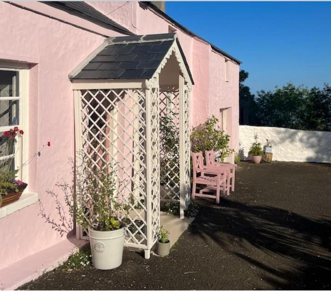 The Pink Cottage Upstairs Suite & Garden Summer Room Whitehead Zewnętrze zdjęcie